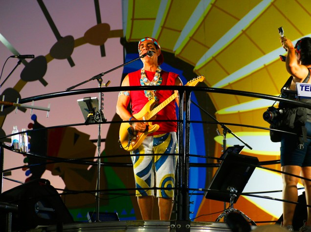 Durval Lelys, vocalista do grupo Asa de Águia, se apresenta em Salvador, no início da noite desta segunda (08)