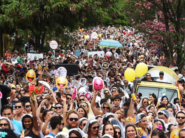 Bloco Casa Comigo desfila pelas ruas da Vila Madalena, em São Paulo