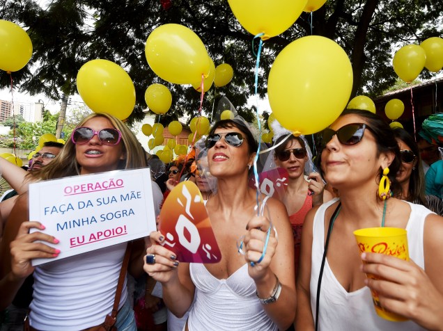 Bloco Casa Comigo desfila pelas ruas da Vila Madalena, em São Paulo