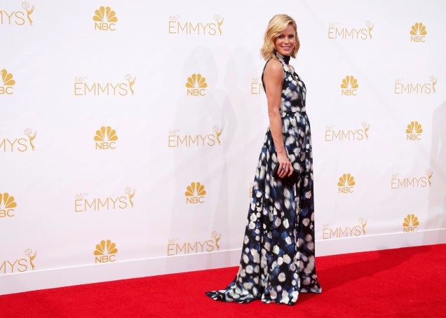 A atriz Julie Bowen da série Modern Family chega ao 66º Emmy, em Los Angeles