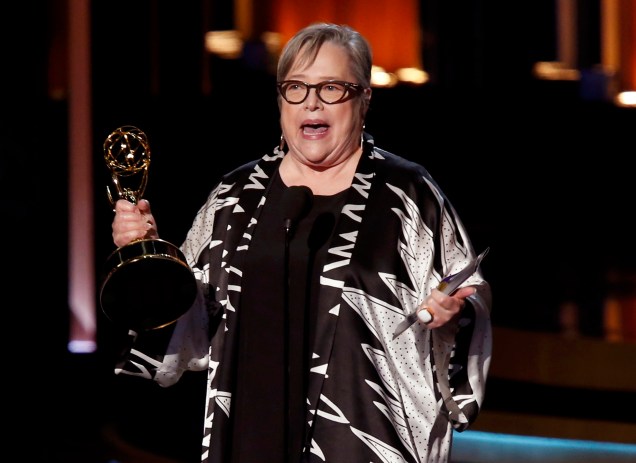 Kathy Bates ganha o Emmy de melhor atriz coadjuvante de minissérie ou telefilme pela personagem Ethel Darling em American Horror Story