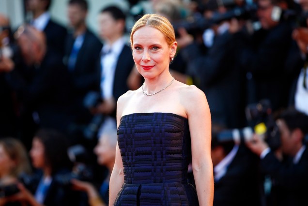 Atriz Amy Ryan, do elenco de Birdman or (The Unexpected Virtue of Ignorance), posa para os fotógrafos no 71º Festival de Veneza, na Itália Atriz Amy Ryan, do elenco de Birdman or (The Unexpected Virtue of Ignorance), posa para os fotógrafos no 71º Festival de Veneza, na Itália