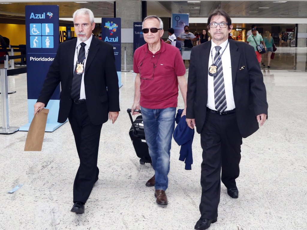 Ex-diretor da Petrobras, Nestor Cerveró, volta à prisão após 10 dias com a família