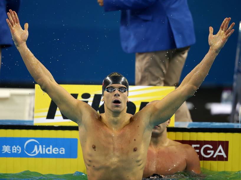 César Cielo se sagrou bicampeão mundial em piscina curta nos 100 metros livres, com vitória em prova disputada neste domingo (07), em Doha, no Catar