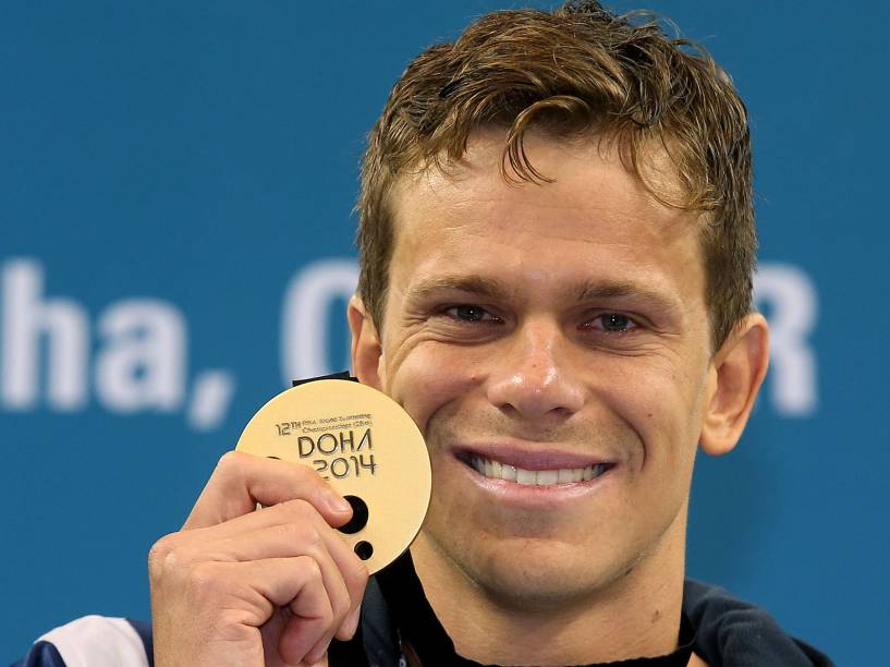 César Cielo se sagrou bicampeão mundial em piscina curta nos 100 metros livres, com vitória em prova disputada neste domingo (07), em Doha, no Catar