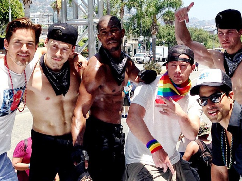 Matt Bomer e Channing Tatum na Parada do Orgulho Gay de Los Angeles