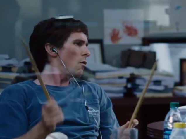 Christian Bale em cena de A Grande Aposta