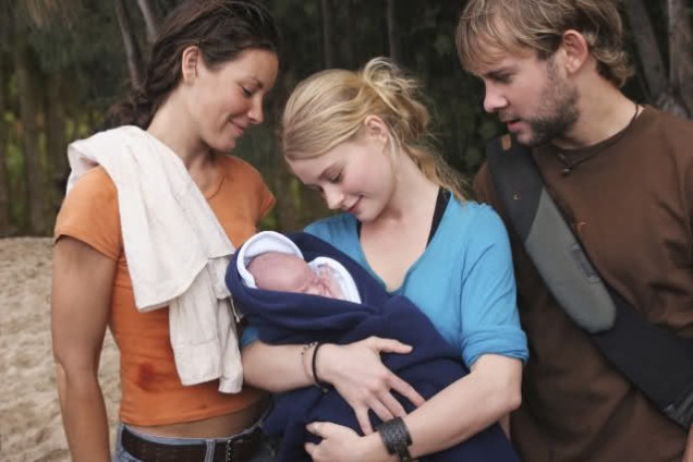 Claire (Emilie de Ravin), Charlie (Dominic Monaghan) e Kate (Evangeline Lilly) na série Lost