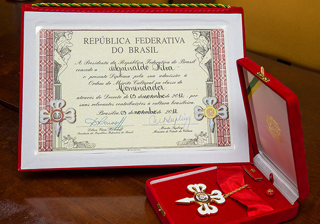 A comenda da Ordem do Mérito Cultural recebida pelo dramaturgo Aguinaldo Silva