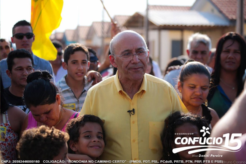 Confúcio Moura (PMDB), candidato ao governo de Rondônia, durante comício em Cacoal Alfha Park e Vilhena Residencial Alvorada