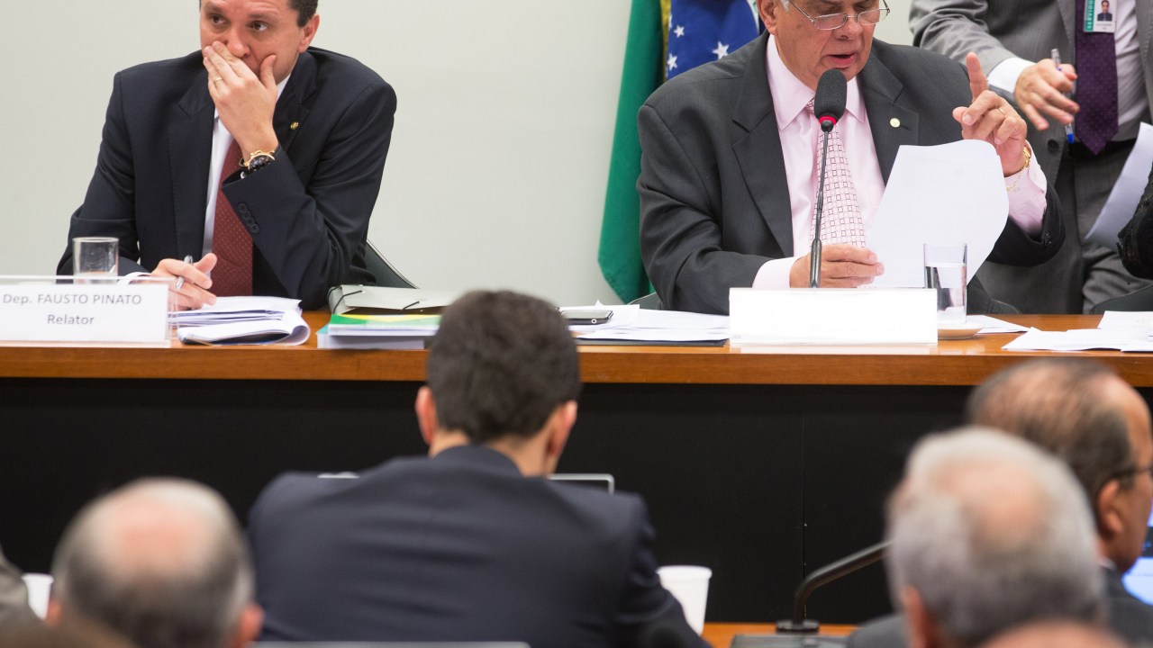 O relator Fausto Pinato (à esquerda) e o presidente, José Carlos Araújo durante Sessão do Conselho de Ética da Câmara