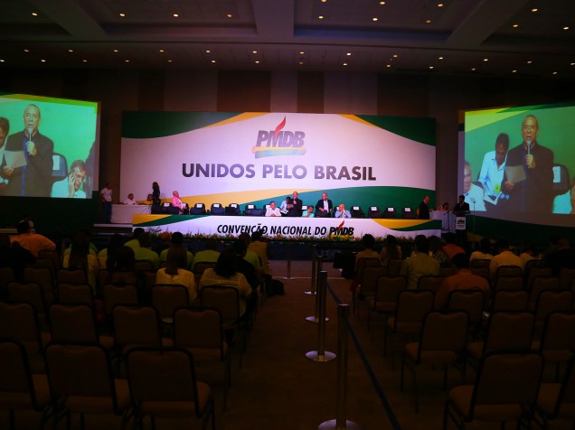 O Secretário Executivo do PMDB, Eliseu Padilha, abrindo a convenção nacional do partido, no Complexo Brasil XXI, em Brasília, neste sábado (12)