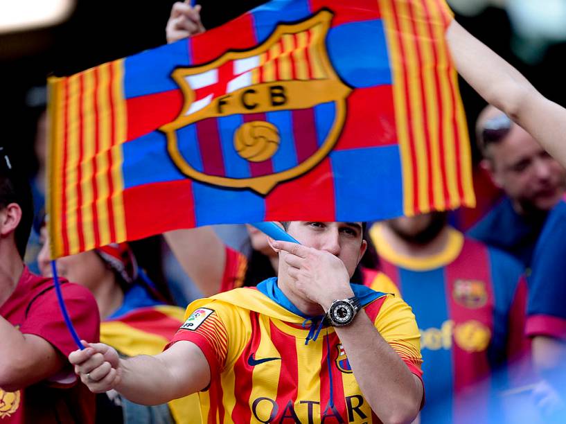 Torcedores antes da partida entre Athletic Bilbao e Barcelona na final da Copa do Rei da Espanha