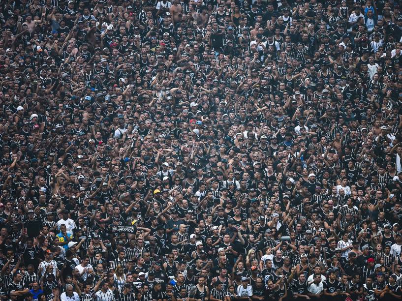 Torcida do Corinthians nas arquibancadas do Itaquerão durante semifinal do Campeonato Paulista contra o Palmeiras