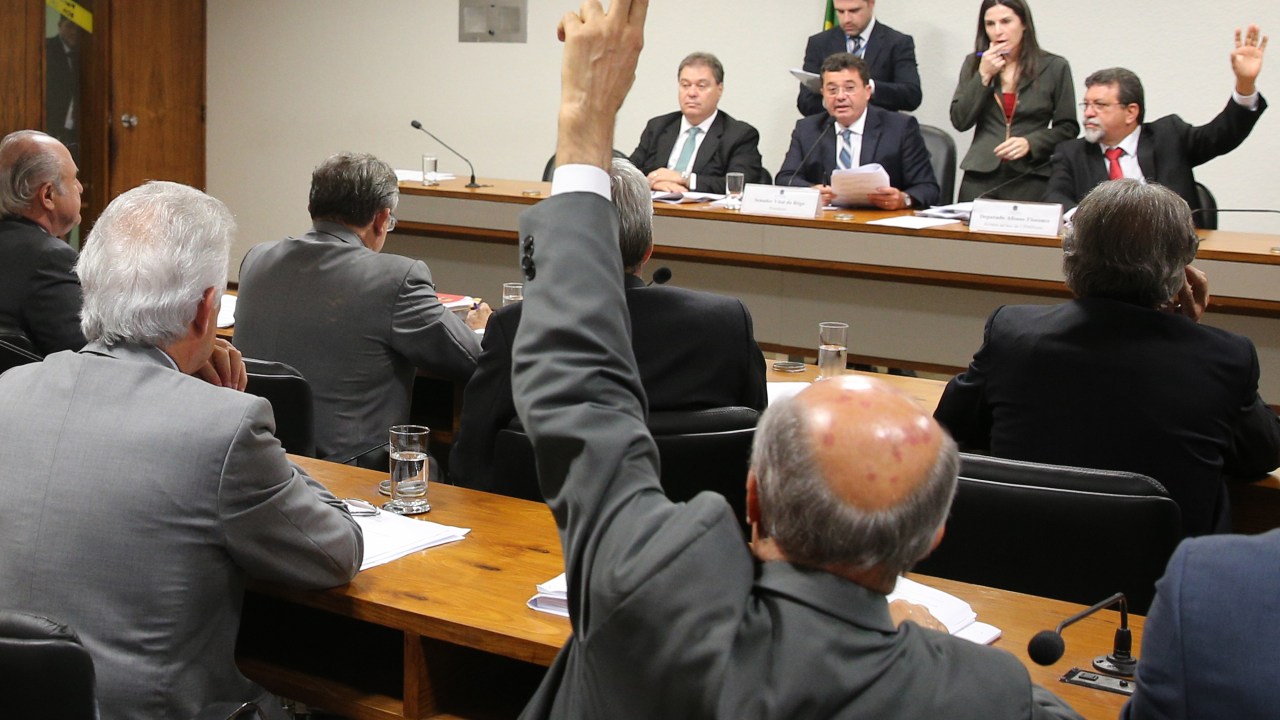 Sessão da CPI mista da Petrobras, sob a presidência do senador Vital do Rêgo (PMDB-PB)
