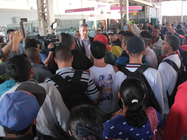 Movimentação intensa de passageiros na estação Francisco Morato, após decisão de funcionários da CPTM que optaram pela paralisação de algumas linhas nesta quarta-feira (03)