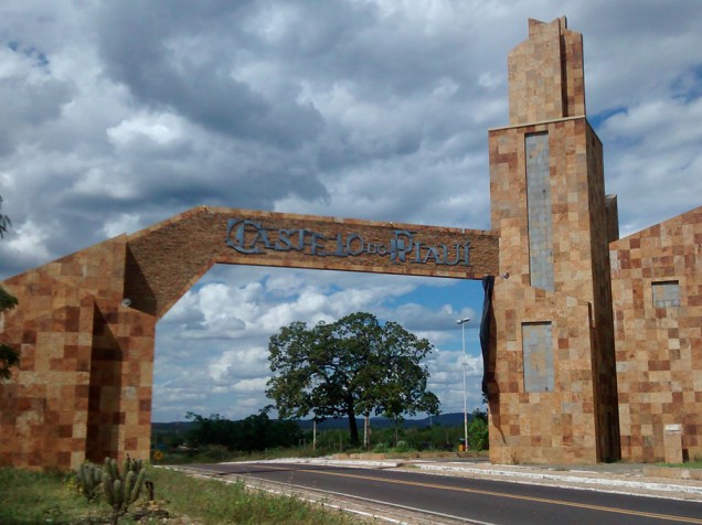 Pórtico de entrada da cidade de Castelo do Piauí