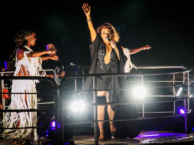 A cantora Daniela Mercury se apresenta em trio elétrico para comemorar o aniversário de 462 anos da cidade de São Paulo