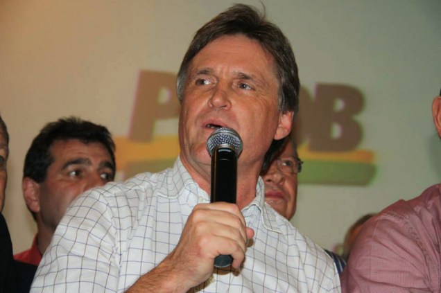 Dário Berger (PMDB) é eleito senador de Santa Catarina