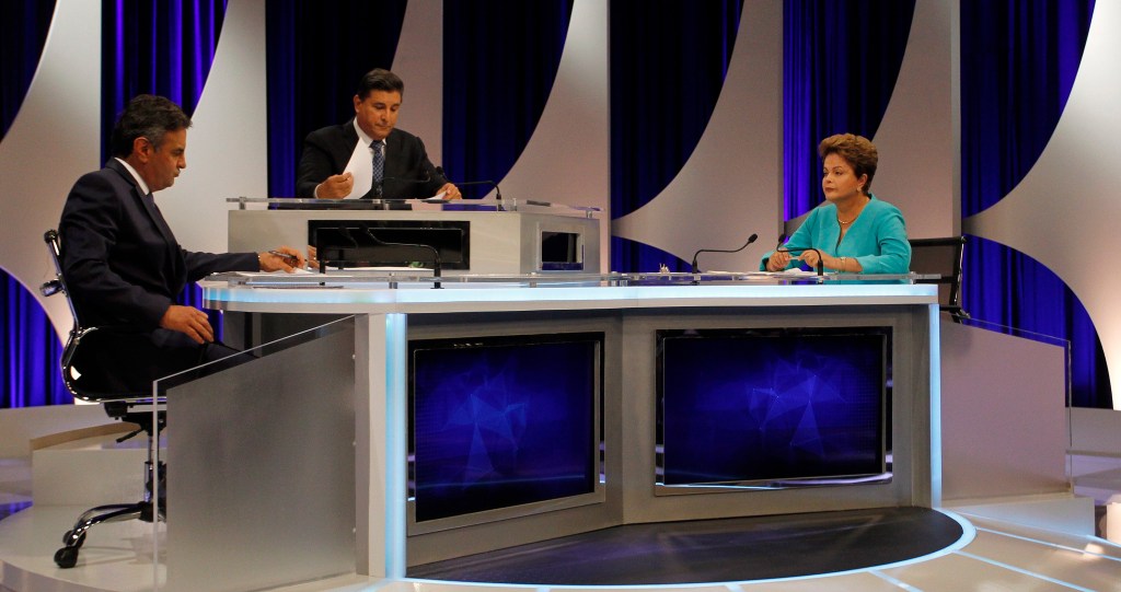 Debate entre os candidatos à Presidência da República, Aécio Neves (PSDB) e Dilma Rousseff (PT), promovido pelo SBT, na última quinta-feira (16), em São Paulo