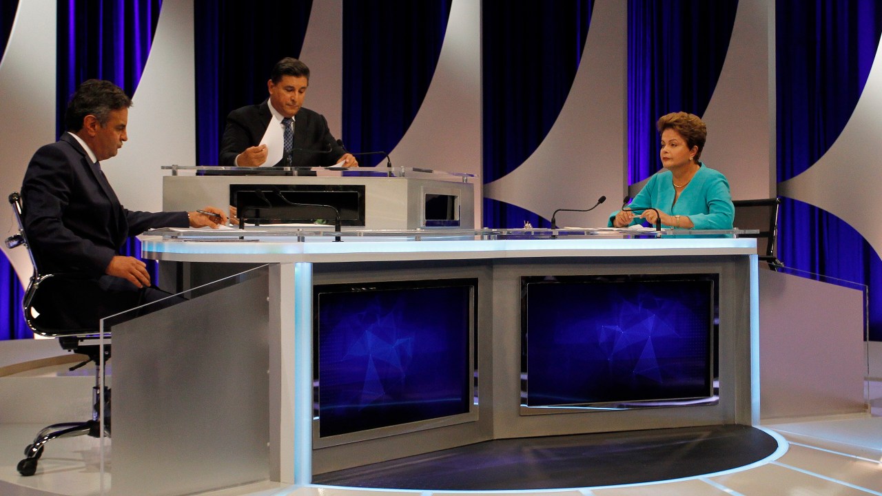 Debate entre os candidatos à Presidência da República, Aécio Neves (PSDB) e Dilma Rousseff (PT), promovido pelo SBT, na última quinta-feira (16), em São Paulo