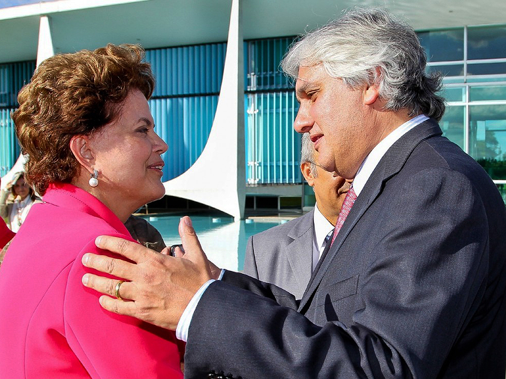 Arquivo - O líder do governo no Senado, Delcídio Amaral (PT-MS) e a presidente Dilma Rousseff no Palácio do Planalto, em Brasília (DF)