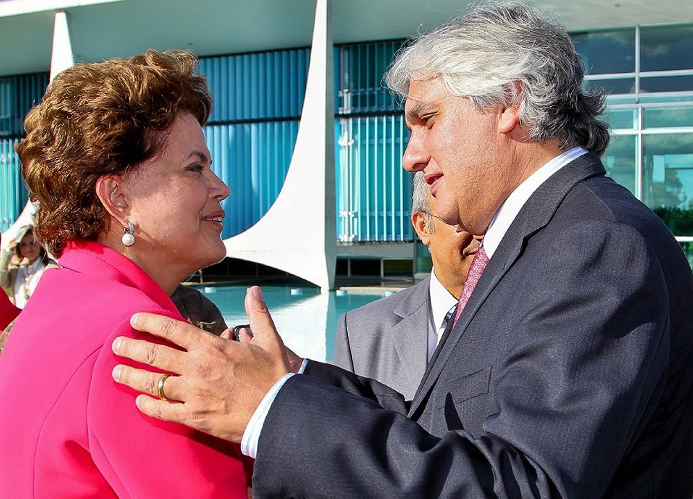 Arquivo - O líder do governo no Senado, Delcídio Amaral (PT-MS) e a presidente Dilma Rousseff no Palácio do Planalto, em Brasília (DF)