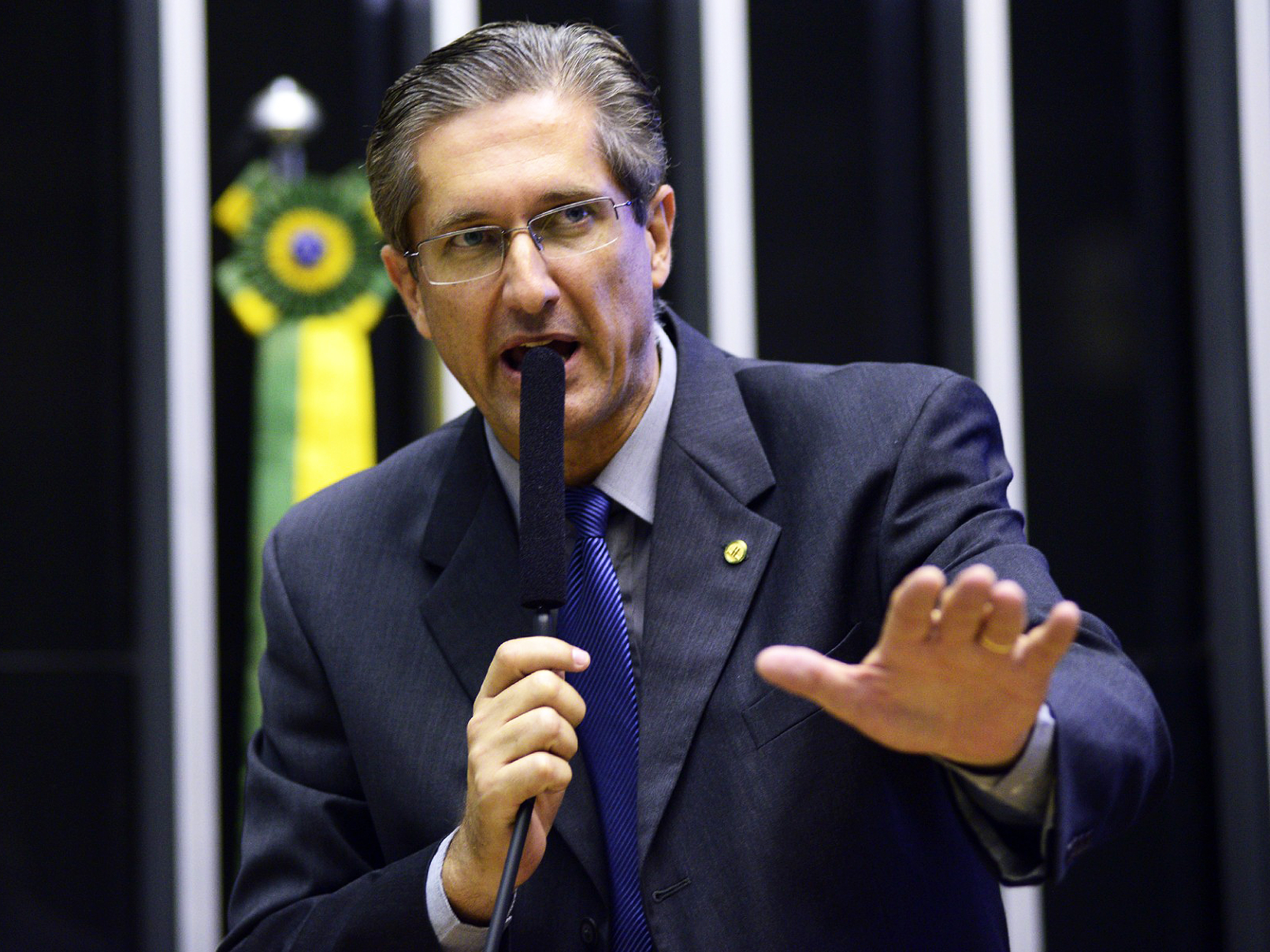 Rosso ironiza Levy: 'É um cobrador de taxas'