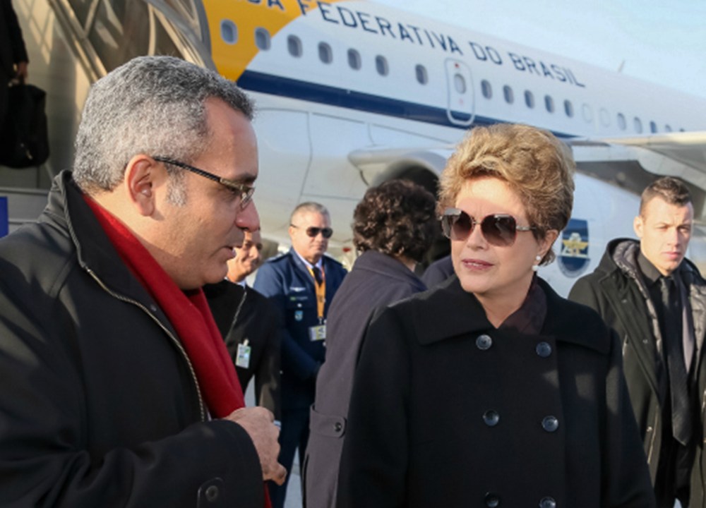A presidente Dilma Rousseff chega a Paris, França, para participar da 21ª Conferência das Partes da Convenção-Quadro das Nações Unidas sobre Mudança do Clima (COP-21)