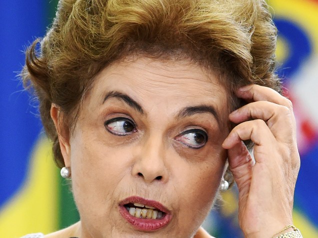 Presidente Dilma Rousseff comparece em reunião com juristas contra o impeachment, no Palácio do Planalto, em Brasília