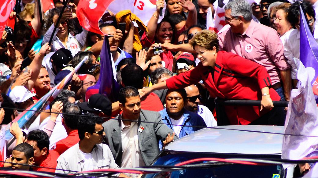 Com Padilha, Dilma faz campanha na cidade de São José dos Campos