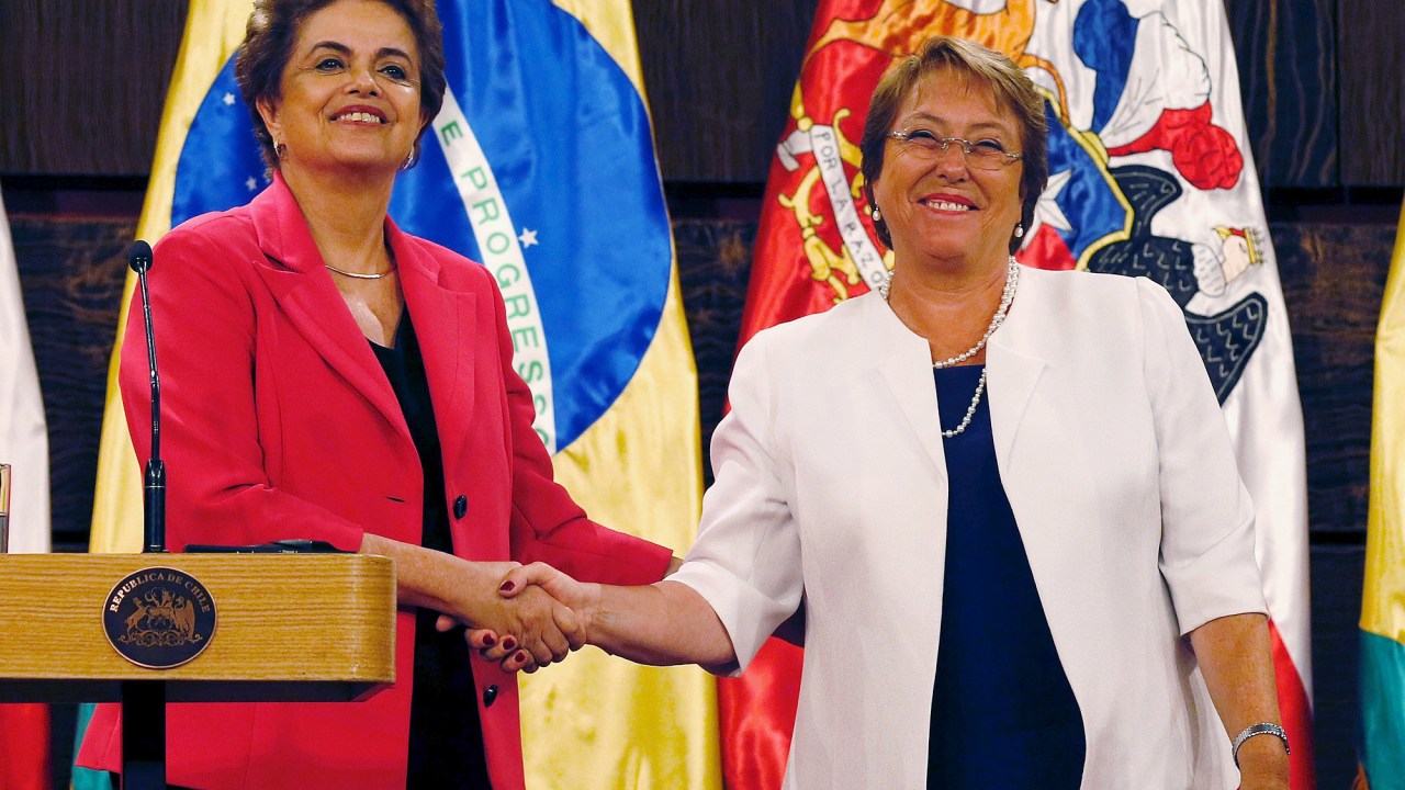 A presidente Dilma Rousseff se reuniu na tarde desta sexta-feira (26) no Palácio de La Moneda, em Santiago, com a colega chilena, Michelle Bachelet