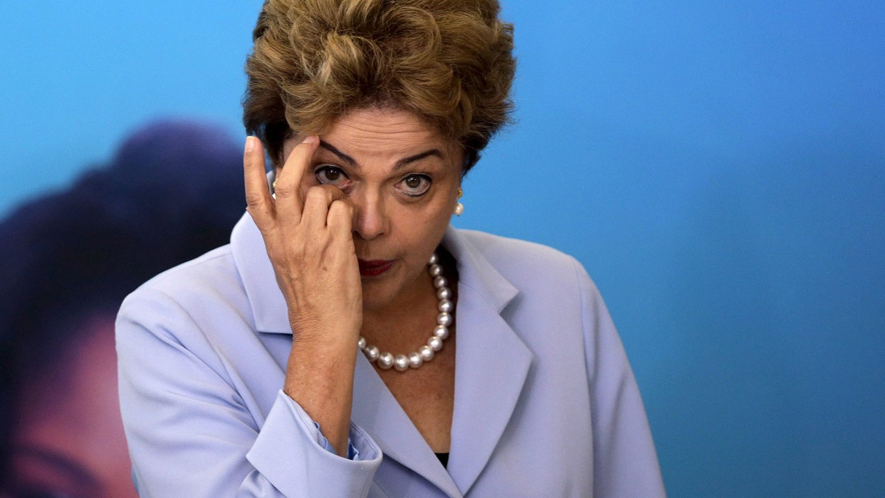 Presidente Dilma Rousseff durante cerimônia de anúncio do Programa de Investimento em Energia Elétrica no Palácio do Planalto, em Brasília (DF) - 11/08/2015