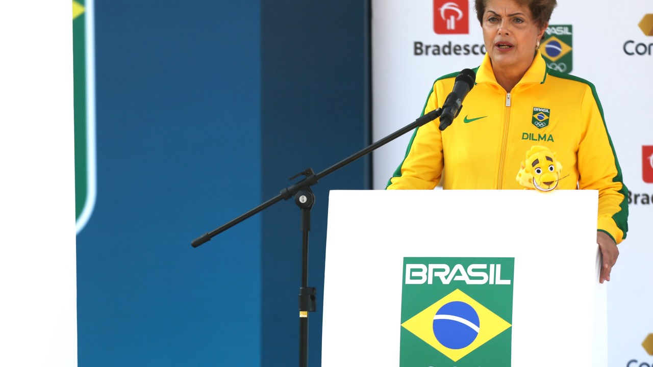 Presidente Dilma Rousseff participa de reunião com juristas no Palácio do Planalto, em Brasília, nesta quarta-feira (30)