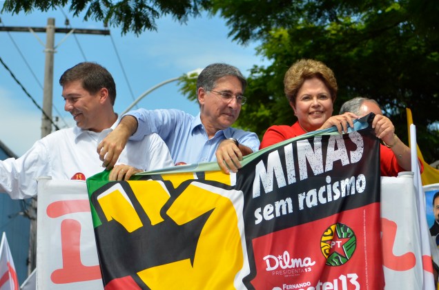 Candidata à presidência pelo PT, Dilma Rousseff, e Fernando Pimentel, candidato ao governo de Minas Gerais, visitam o bairro de Venda Nova, região norte de Belo Horizonte (MG)