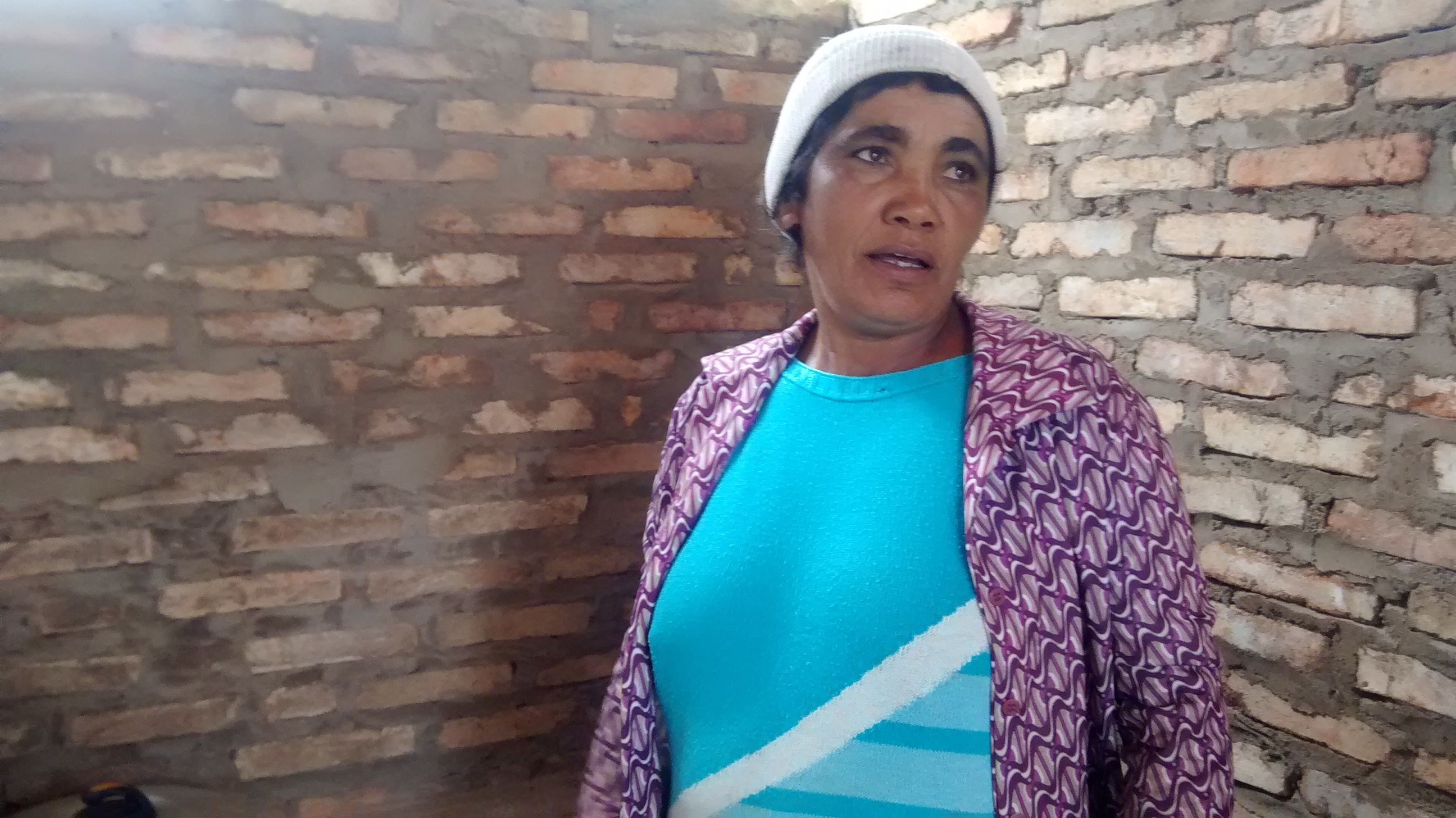 Dona Nalvinha, 43, que diz ter recebido uma protese dentaria 'do pessoal da Dilma' as vésperas de gravação para a propaganda eleitoral da presidente Dilma Rousseff