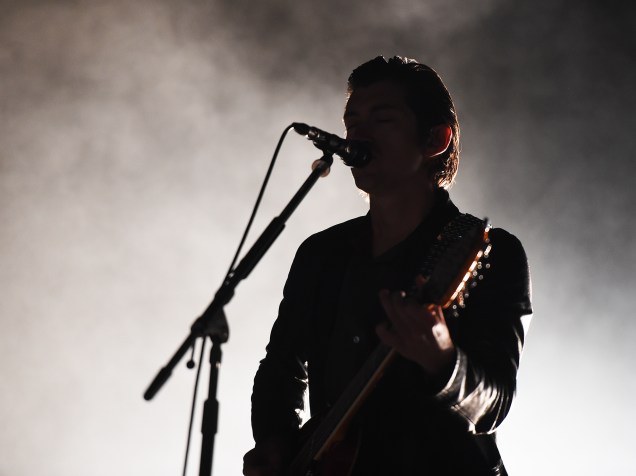 Arctic Monkeys faz show em São Paulo, na Arena Anhembi, nesta sexta-feira (14)