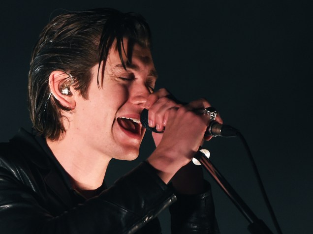 O vocalista Alex Turner durante show da banda Arctic Monkeys em São Paulo/SP