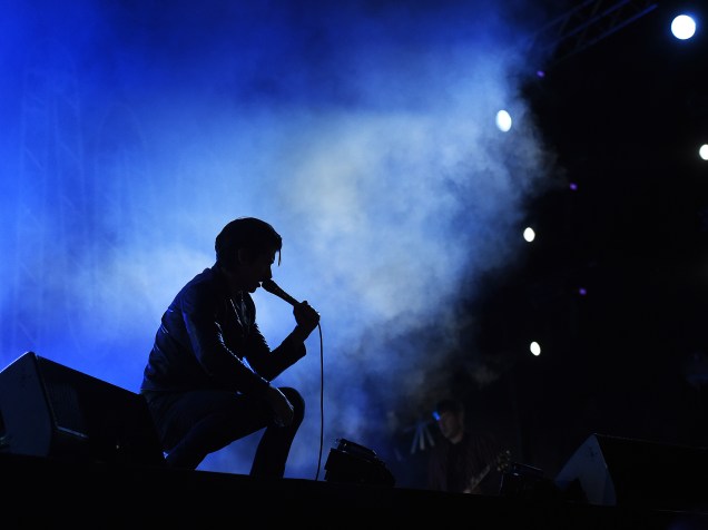 A banda Arctic Monkeys se apresenta na Arena Anhembi nesta sexta (14) em São Paulo