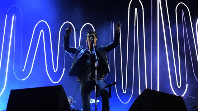 A banda Arctic Monkeys se apresenta na Arena Anhembi nesta sexta (14) em São Paulo