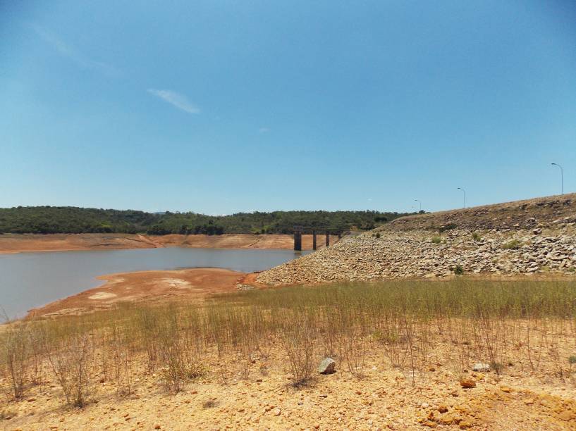 Represa Serra Azul, em 17 de janeiro de 2015
