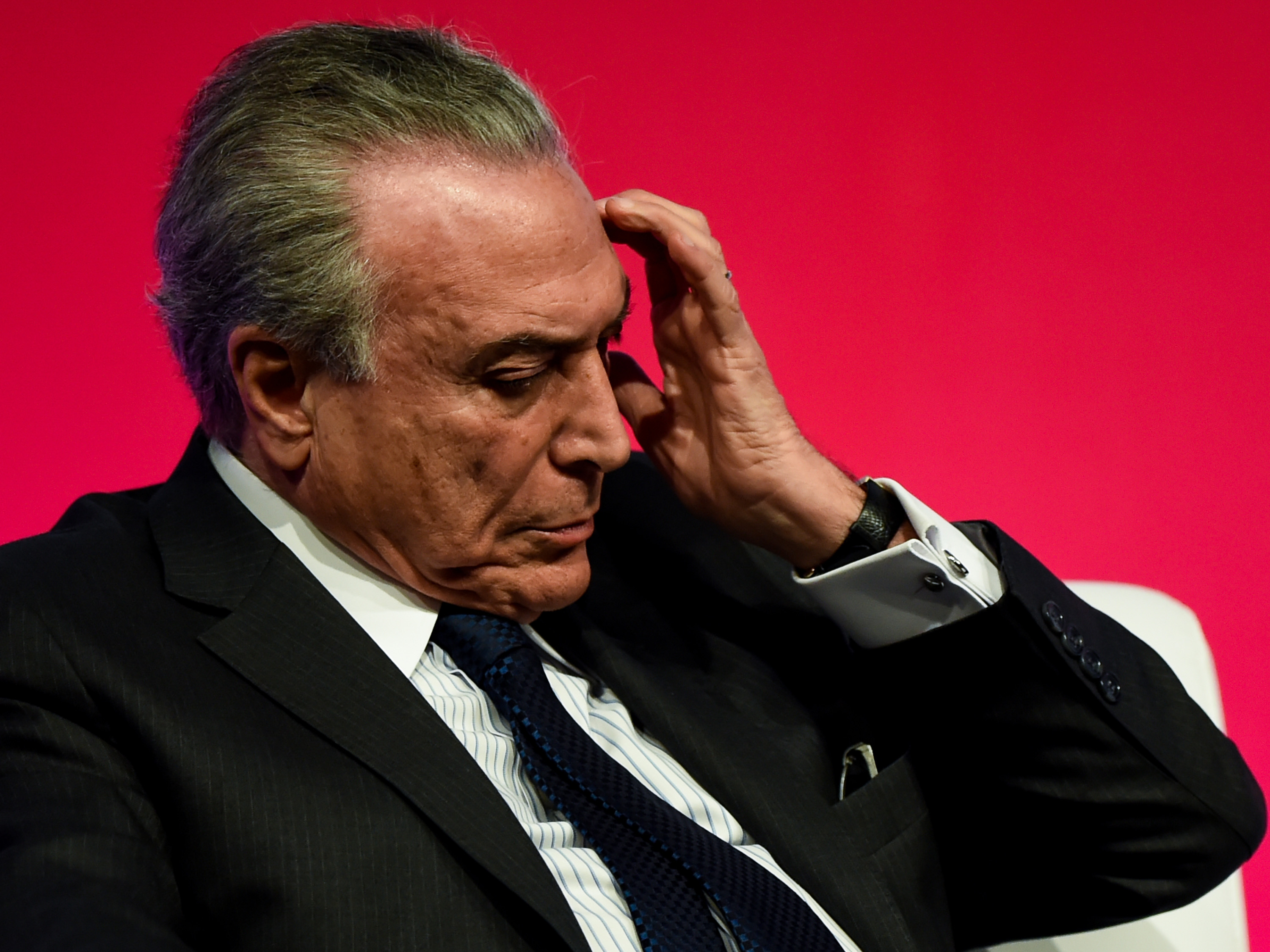"Apesar de seu zelo, e atento ao cargo que ocupa, não são poucas as teorias divulgadas de que suas atitudes podem levar à ideia de conspiração", diz nota sobre Temer