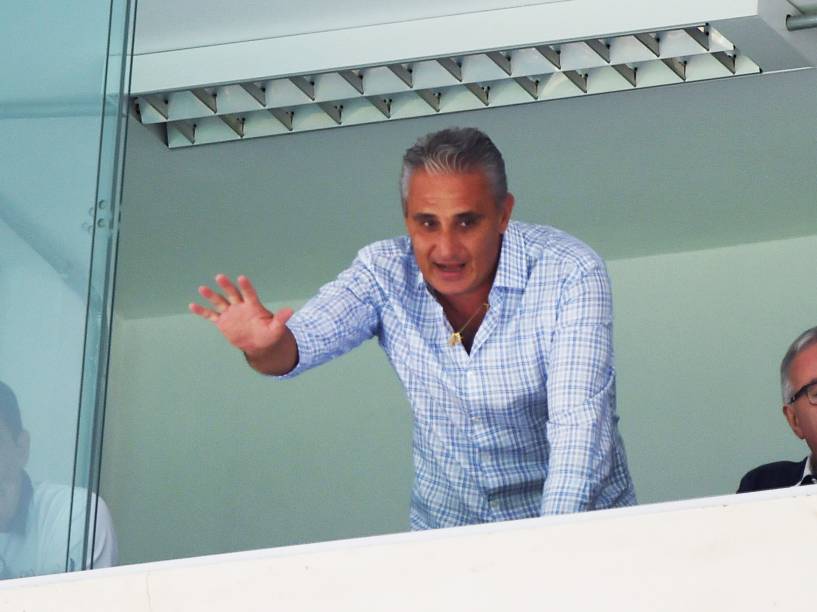   O técnico Tite do Corinthians durante partida válida pela final da Copa São Paulo de Futebol Júnior 2015, realizada no Estádio Municipal Paulo Machado de Carvalho (Pacaembu), na zona oeste da capital paulista, neste domingo