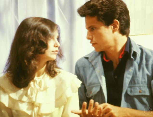 Edson Celulari e Lídia Brondi na novela O Homem Proibido (1982), da Globo