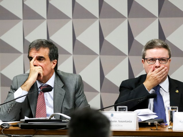 O Advogado Geral da União, José Eduardo Cardozo, faz pronunciamento durante Comissão Especial que analisa o processo de impeachment da presidente Dilma Rousseff no Senado - 29/04/2016