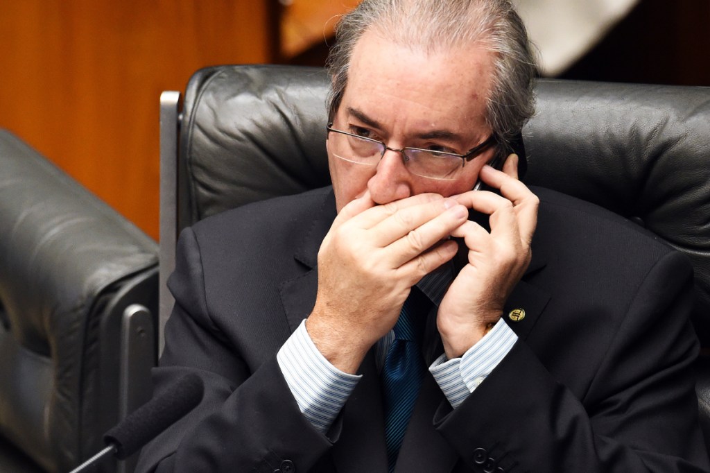 Joguinho on-line para você fazer a Dilma correr (ou não) do impeachment