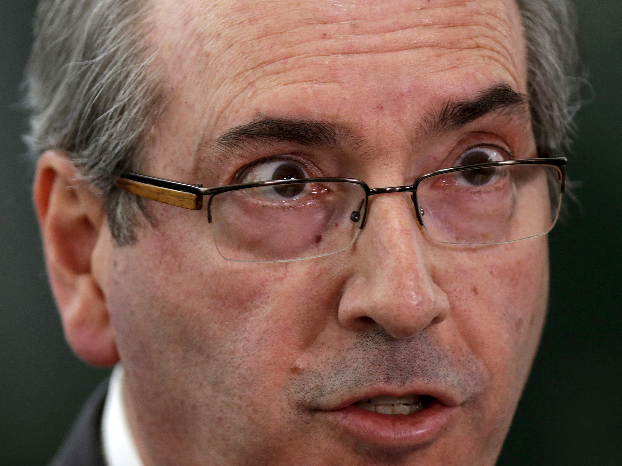O presidente da Câmara dos Deputados, Eduardo Cunha (PMDB-RJ), fala com a imprensa nesta segunda-feira (30)