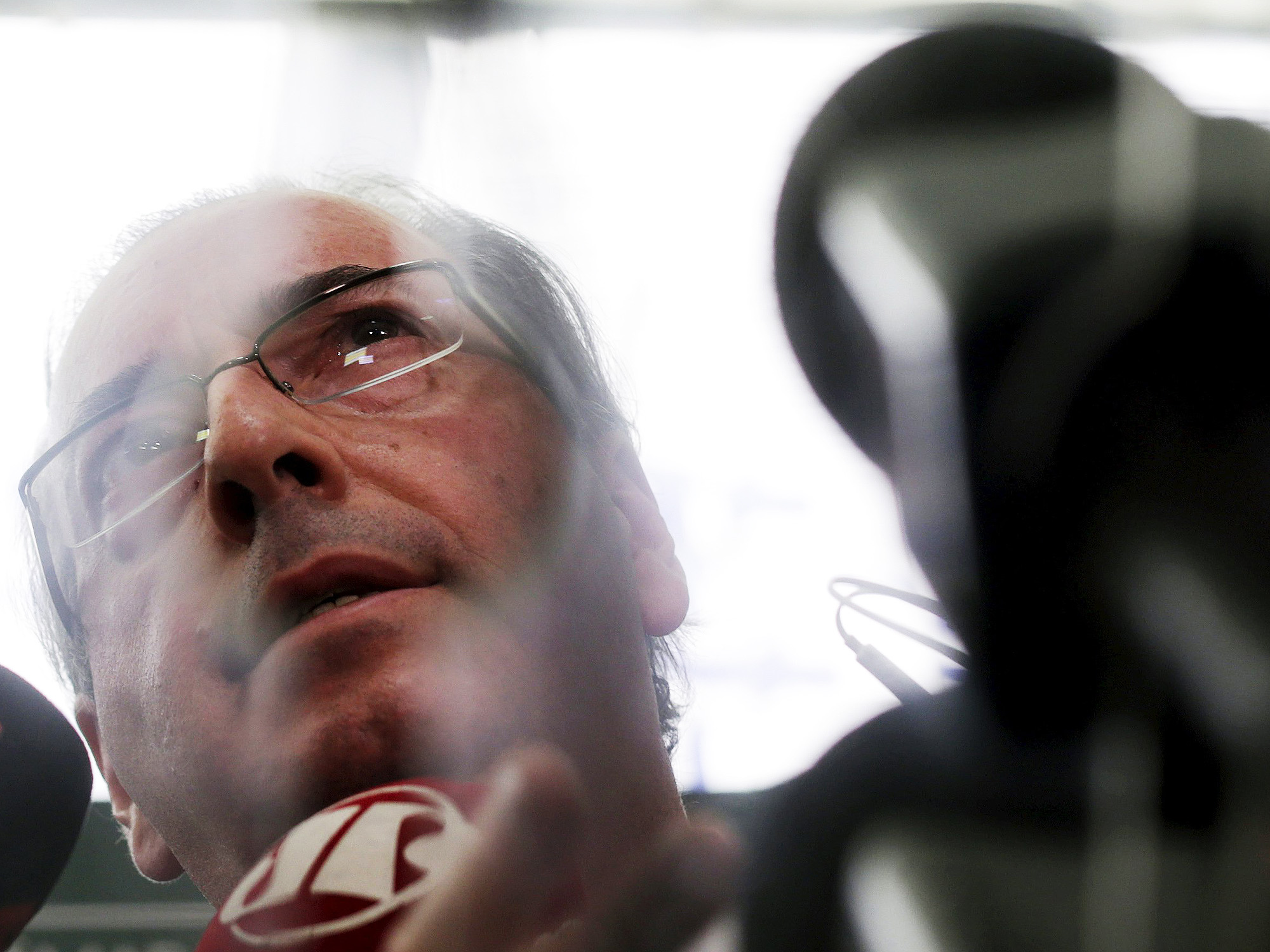 O presidente da Câmara dos Deputados, Eduardo Cunha (PMDB-RJ), fala com a imprensa nesta segunda-feira (30)
