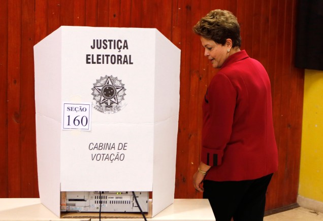 A presidente Dilma Rousseff vota neste domingo em Porto Alegre, no Rio Grande do Sul