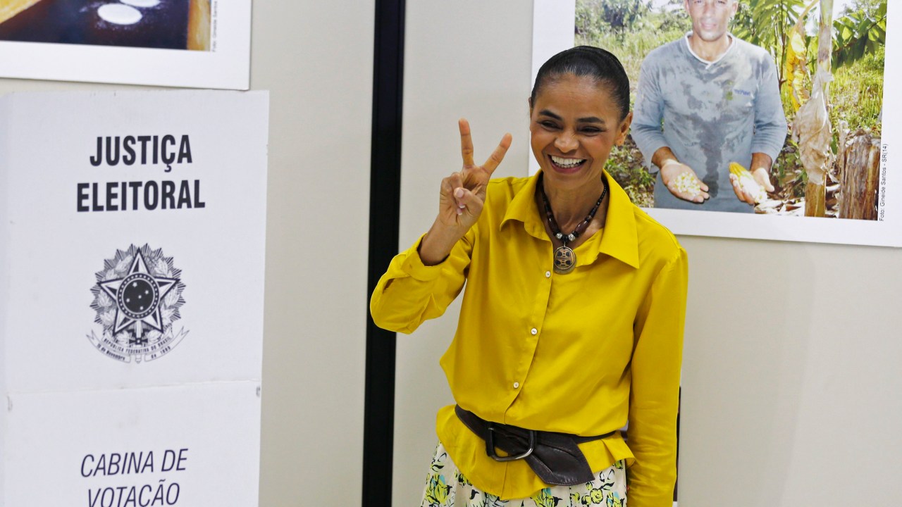 A candidata à Presidência da República pelo PSB, Marina Silva, chega para votar em Rio Branco, no Acre